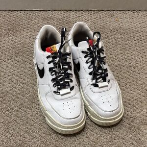 Nike White and Black Women's Sneakers